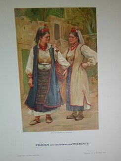 Das was verschwindet : Trachten aus den Bergen und Inseln der Adria. [Traditional costumes from the mountains and islands of the Adriatic]. First edition