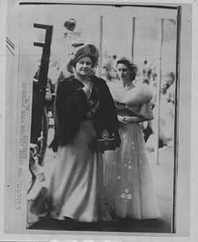 Item #18-0039 The Queen and Princess Margaret. (Original Photograph). Daily Express