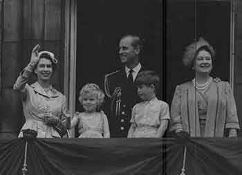 Photographic News Agencies - Royal Family on the Balcony of Buckingham Palace. (Original Photograph)