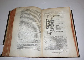 Botanicon, continens herbarum, aliorumque simplicium, quorum usus in medicinis est, descriptiones, et iconas ad vivum effigiatas : ex praecipuis tam Graecis quam Latinis authoribus iam recens concinnatum ; additis etiam, quae neotericorum observationes et experientiae vel comprobarunt denuo, vel nuper invenerunt. First edtion.