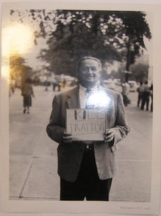 Item #63-9242 Elliott Erwitt: Homeland, USA. July 7 - August 27, 2005. Robert Koch Gallery....