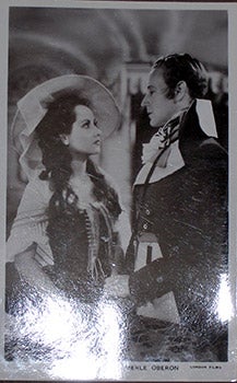 Item #70-0022 Leslie Howard and Merle Oberon. 20th Century Photographer